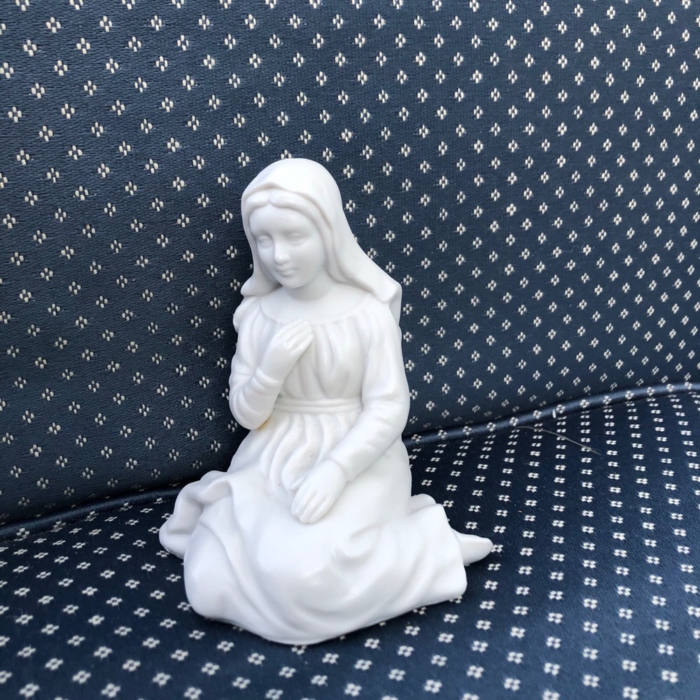 Vintage Avon Nativity Collection Mary Figurine.